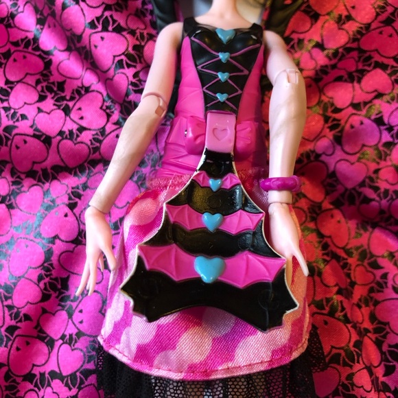 Monster High Draculaura - Ghoul To Bat Transformation Doll - Picture 4 of 14